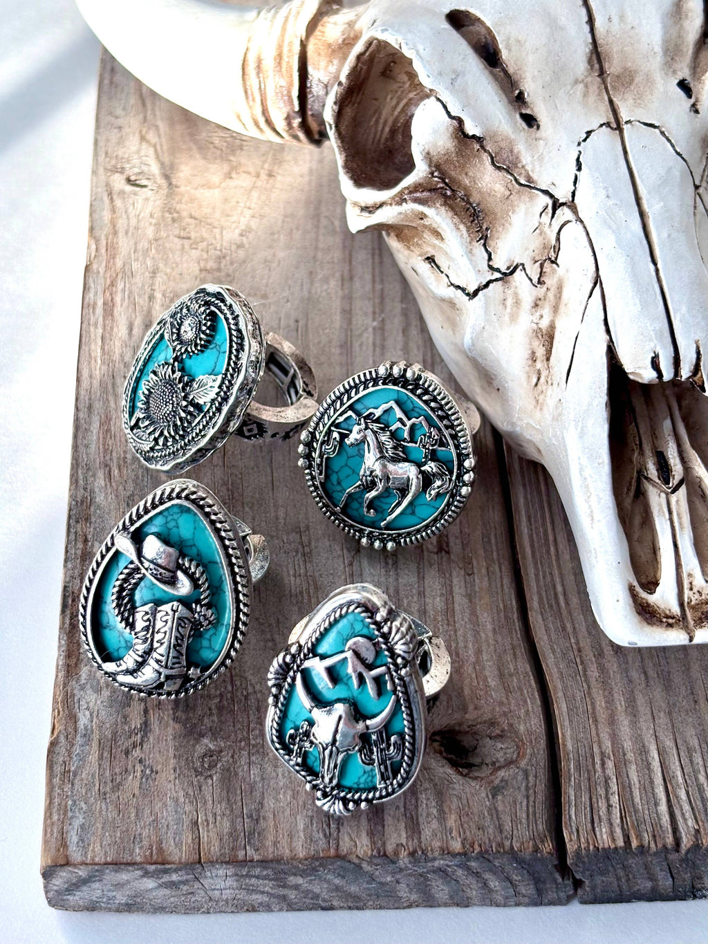 Western Style Turquoise Stone Pendant Stretch Ring