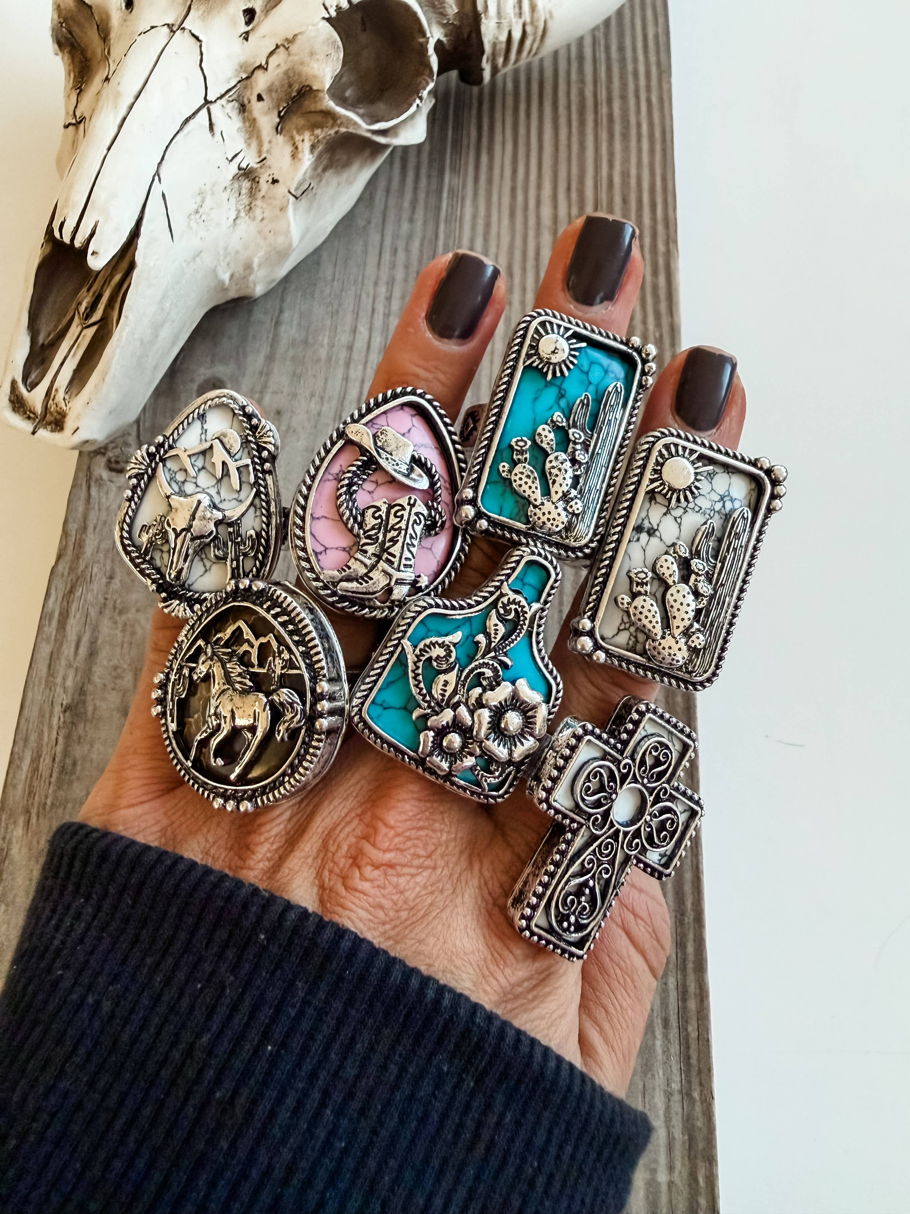 Western Style Stone Pendant Cutout Stretch Ring