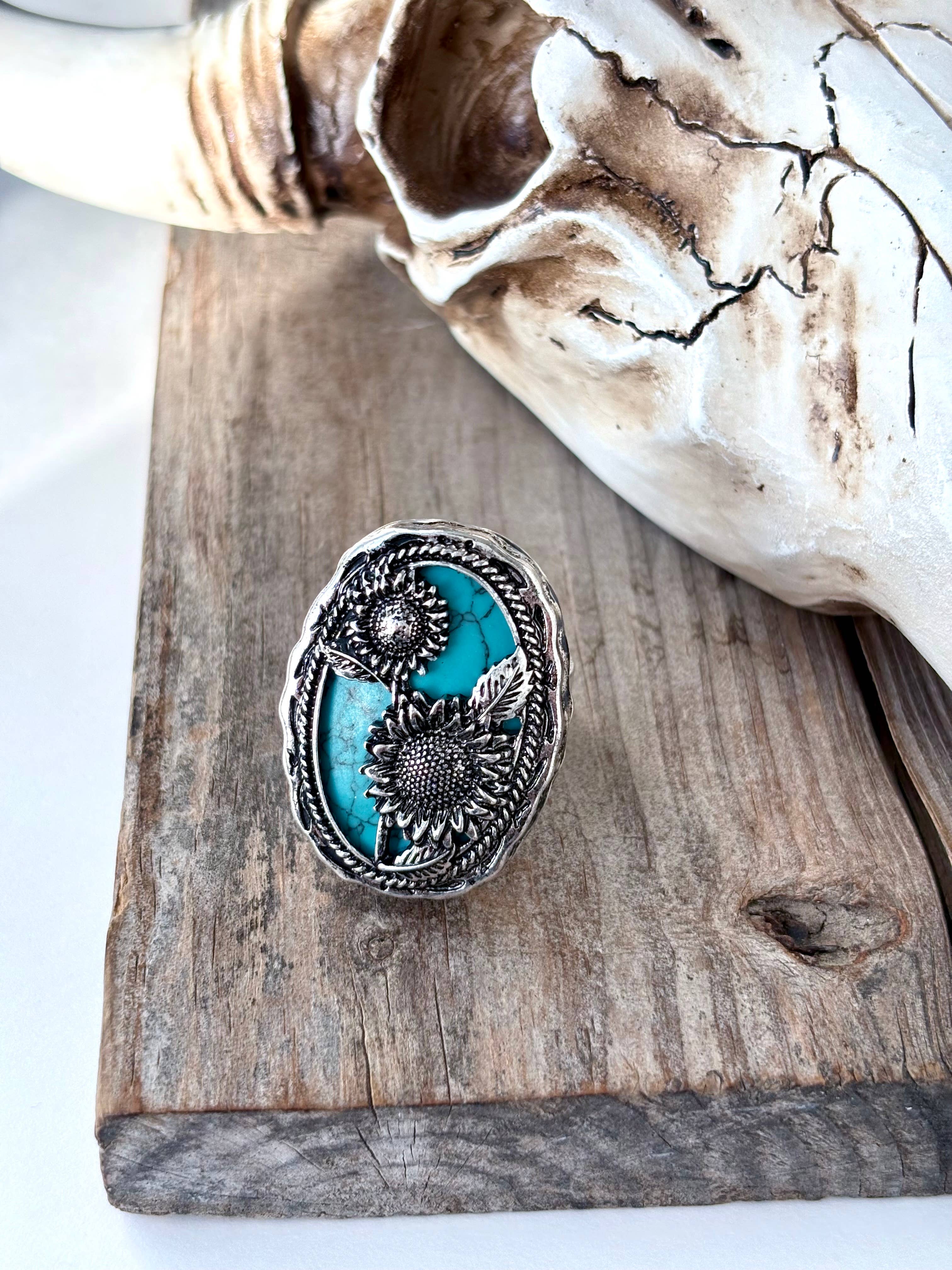 Western Style Turquoise Stone Pendant Stretch Ring