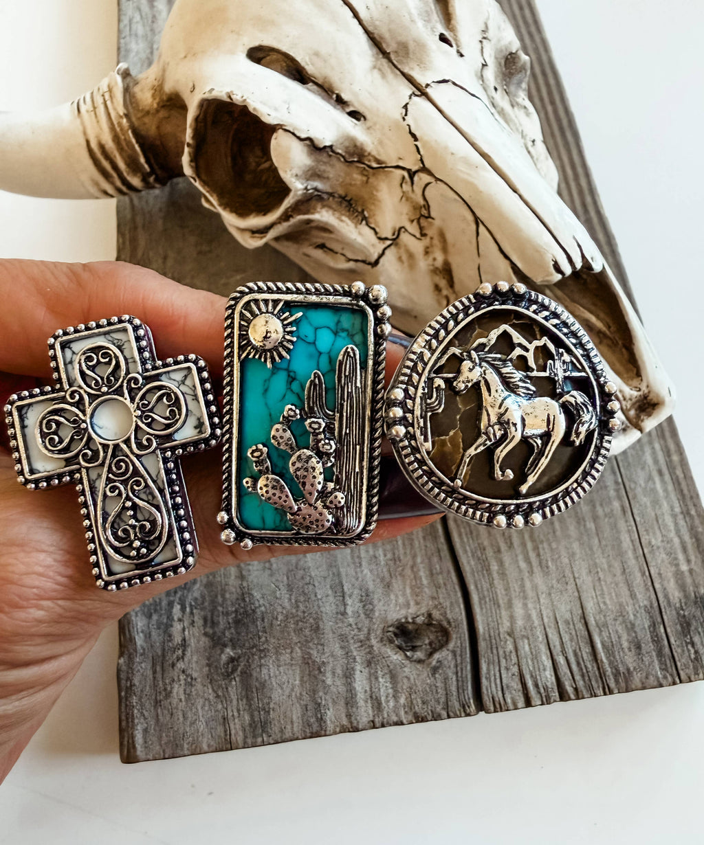Western Style Stone Pendant Cutout Stretch Ring
