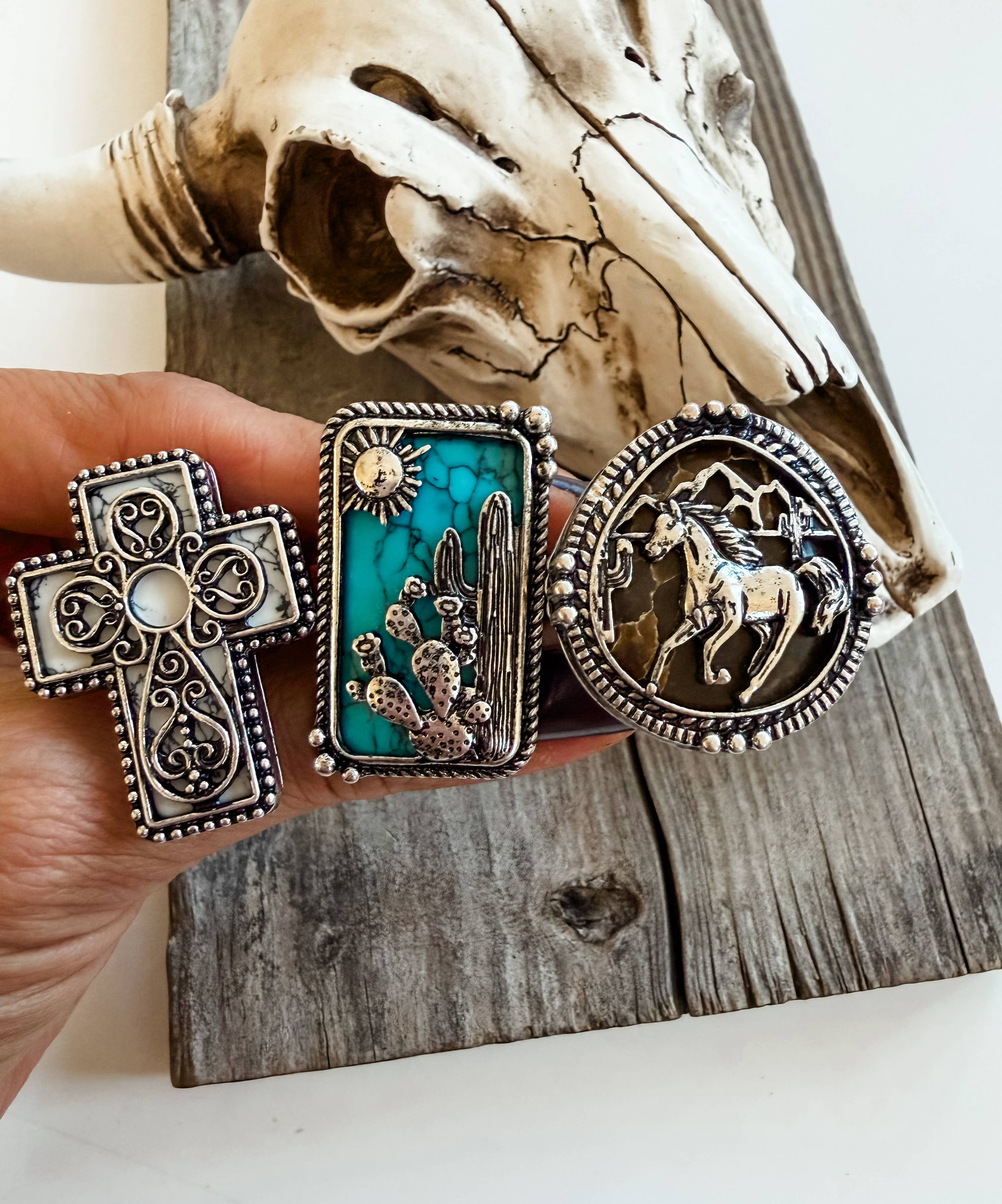 Western Style Stone Pendant Cutout Stretch Ring