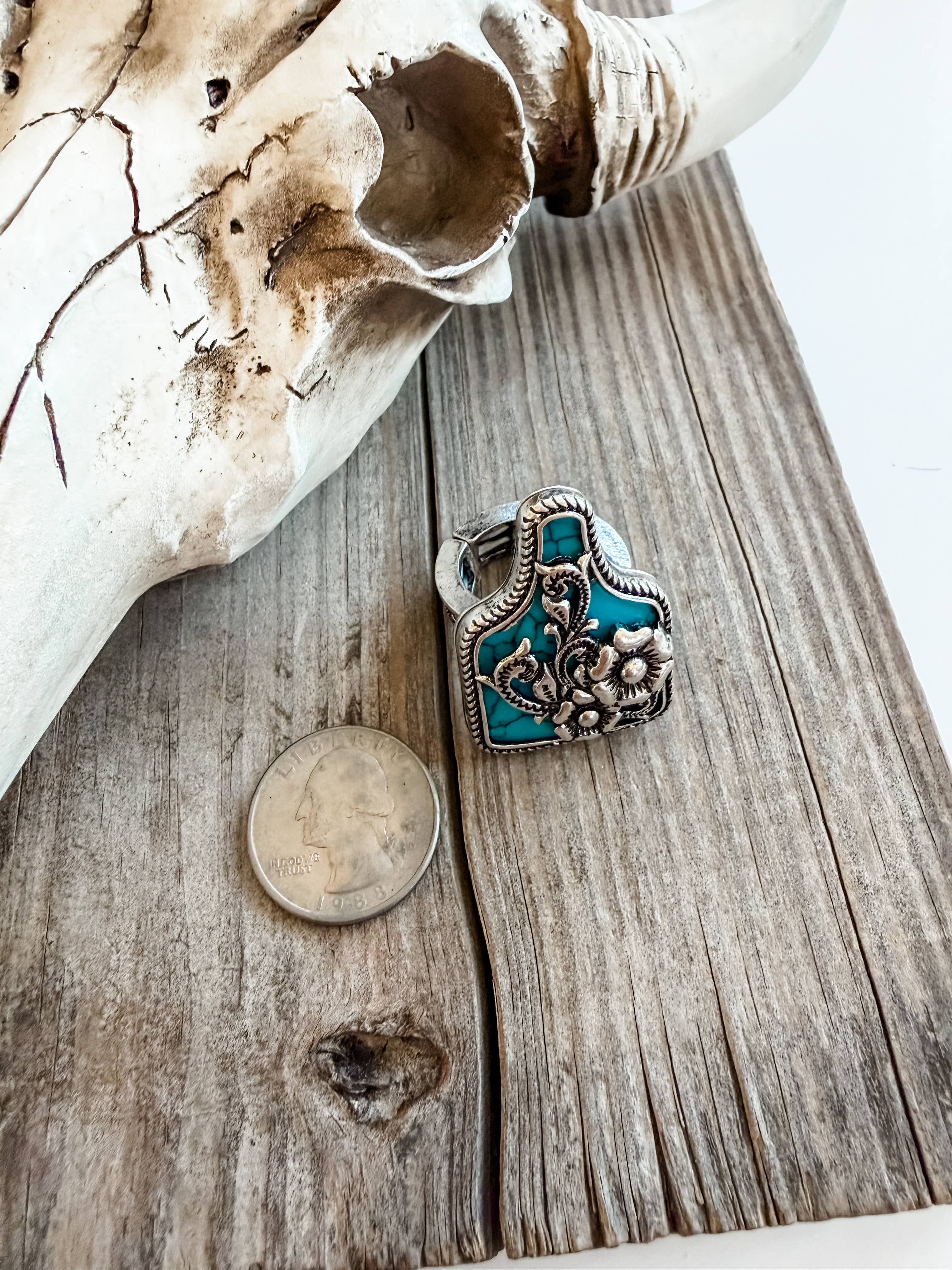 Western Style Stone Pendant Cutout Stretch Ring